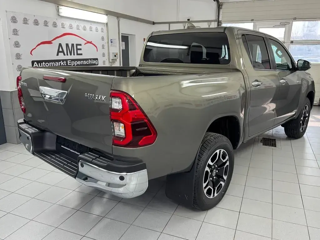 Neu Toyota HiLux Executive 204 PS (150 kW) 2026 Grün Pickup