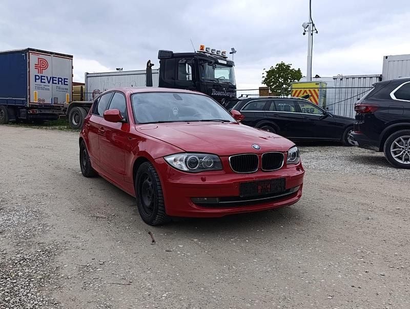 Rot Gebraucht 2011 BMW 120 Kleinwagen | 3.499 € (Guter Preis) - Bild 1/4