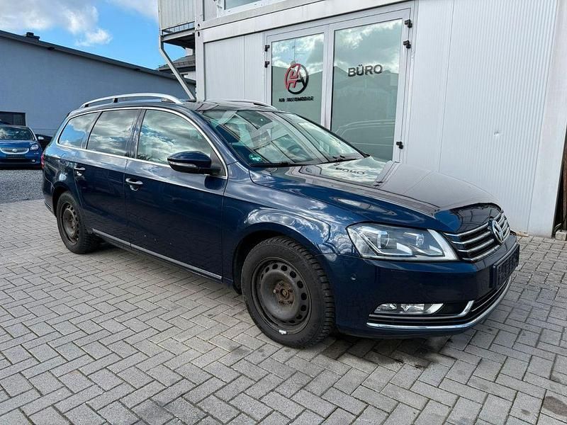 Gebraucht VW Passat Highline 170 PS (125 kW) 2011 Blau Kombi