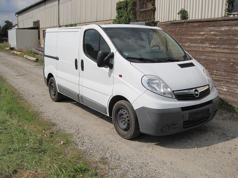 Weiß Gebraucht 2015 Opel Vivaro Van | 6.990 € (Superpreis) - Bild 1/4
