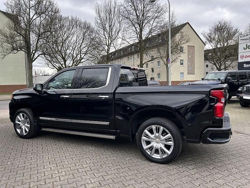 Neu Chevrolet Silverado 426 PS (313 kW) 2025 Schwarz SUV