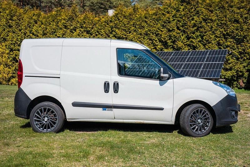 Second-hand Opel Combo 17 CP (12 kW) 2014 Alb Monovolum