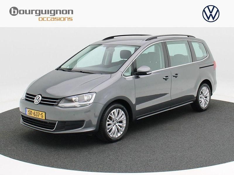 Grau Gebraucht 2017 VW Sharan Exclusive Van / Kleinbus | 25.250 € (Teuer) - Bild 1/4