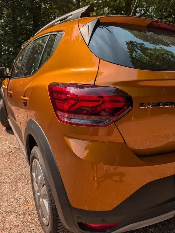 Gebraucht Dacia Sandero Comfort 101 PS (74 kW) 2022 Orange Limousine