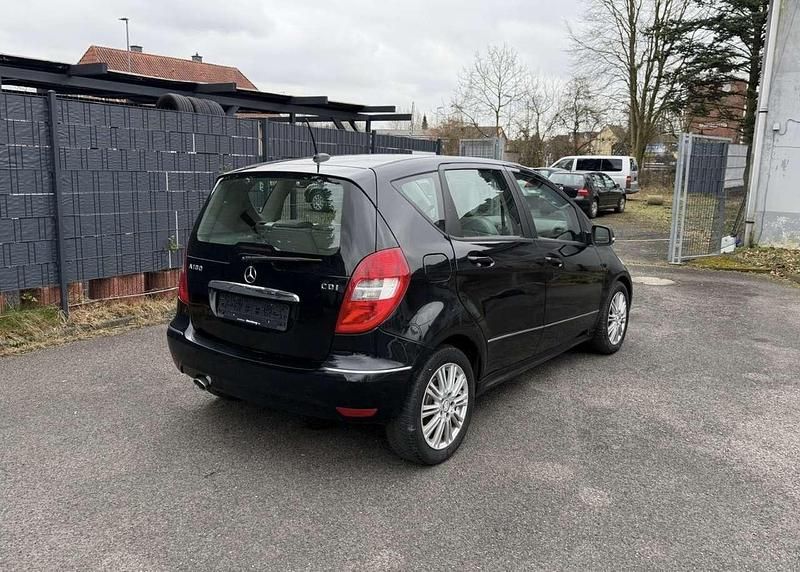 Gebraucht Mercedes A180 109 PS (80 kW) 2009 Kosmosschwarz  metalliclack Limousine