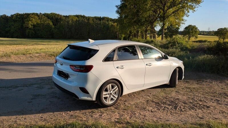 Weiß Gebraucht 2019 Kia Ceed 2 Kombi | 13.000 € (Fairer Preis) - Bild 1/4