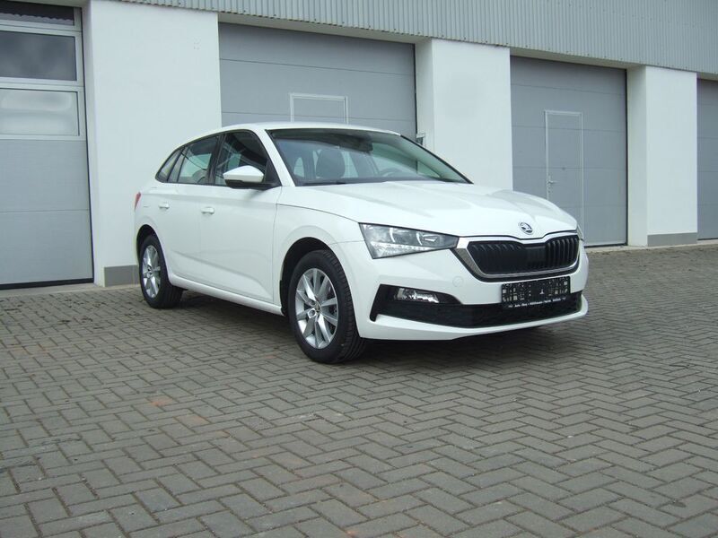 Weiß Gebraucht 2021 Skoda Scala Ambition Kleinwagen | 12.899 € (Superpreis) - Bild 1/4