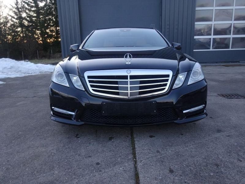 Gebraucht Mercedes E500 AMG 408 PS (300 kW) 2011 Schwarz Limousine