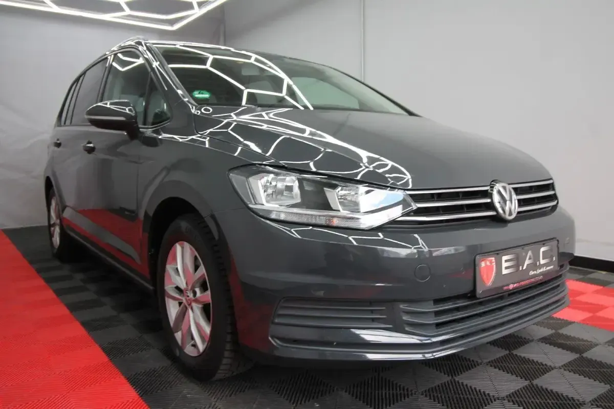 Gebraucht VW Touran Comfortline 150 PS (110 kW) 2016 Grau Van / Kleinbus