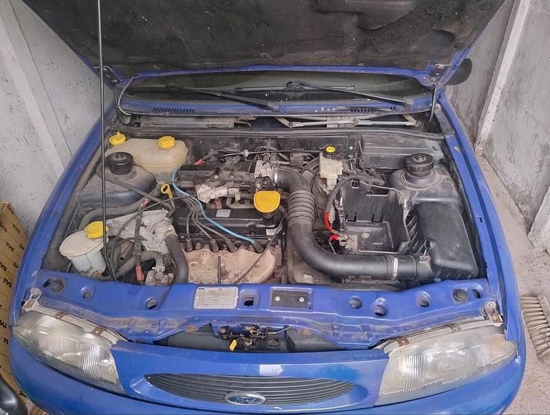 Gebraucht Ford Fiesta 60 PS (44 kW) 1999 Violet Kleinwagen