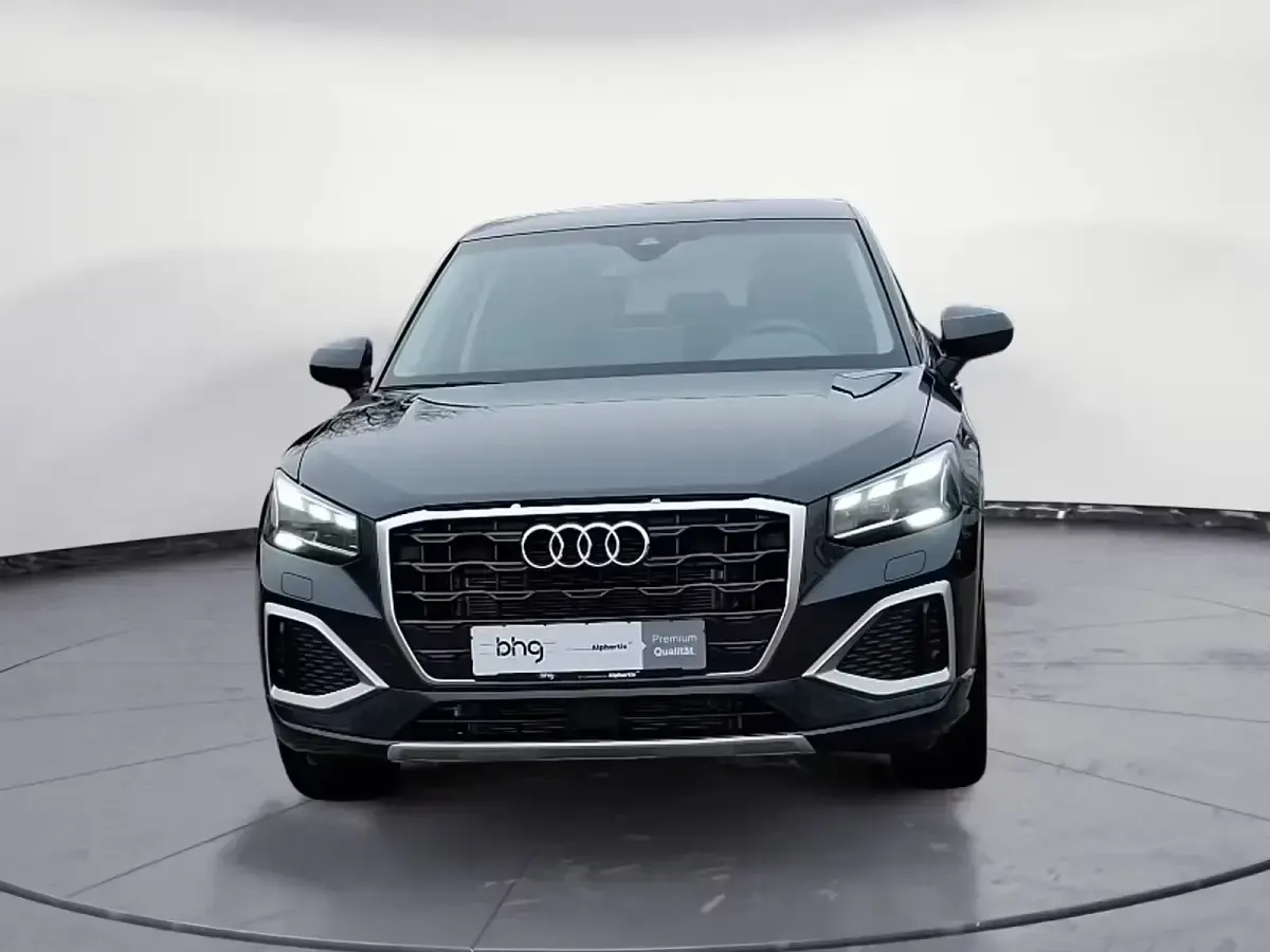 Neu Audi Q2 Advanced Plus 150 PS (110 kW) 2025 Grau SUV