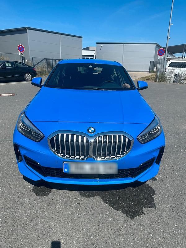 Blau Gebraucht 2024 BMW 120 M Sport Kleinwagen | 28.900 € (Fairer Preis) - Bild 1/4