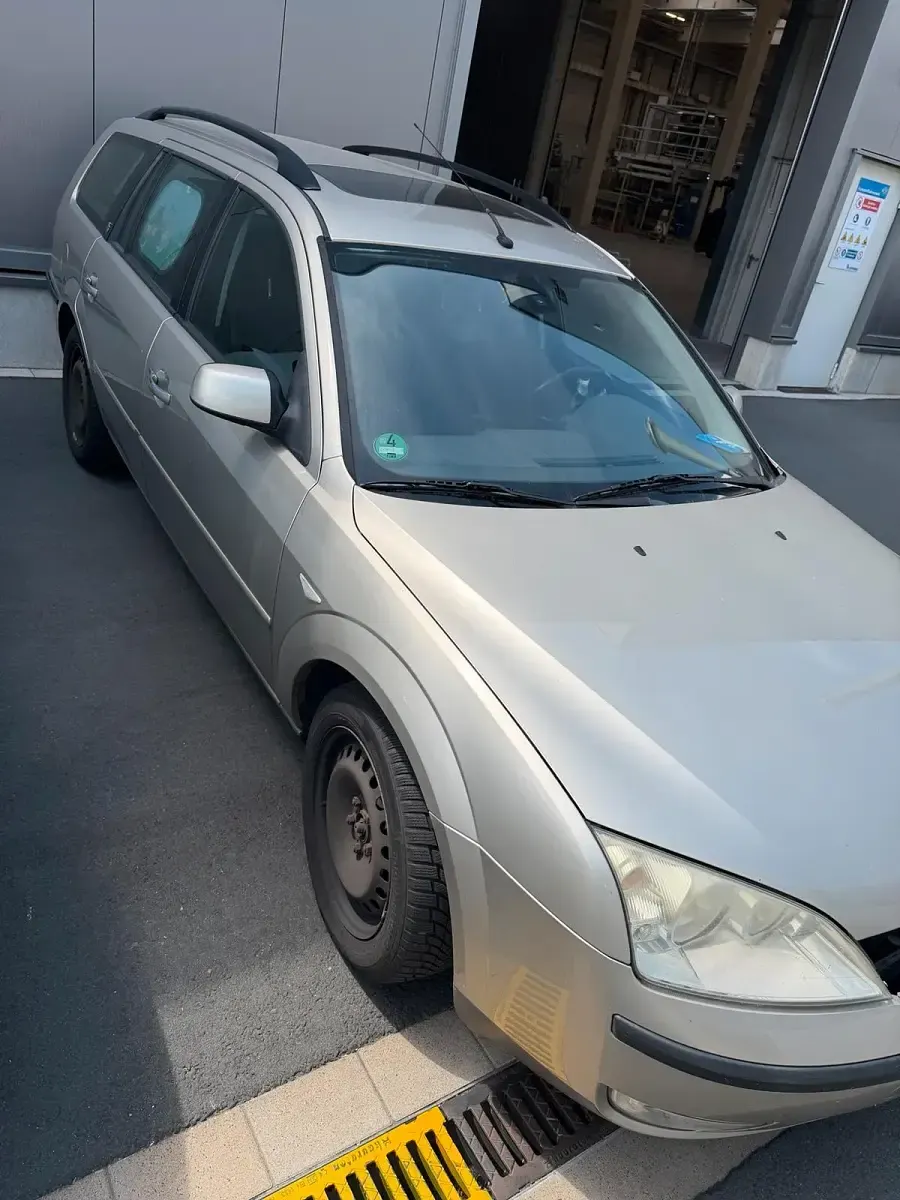 Gebraucht Ford Mondeo Ghia 170 PS (125 kW) 2003 Gold Kombi