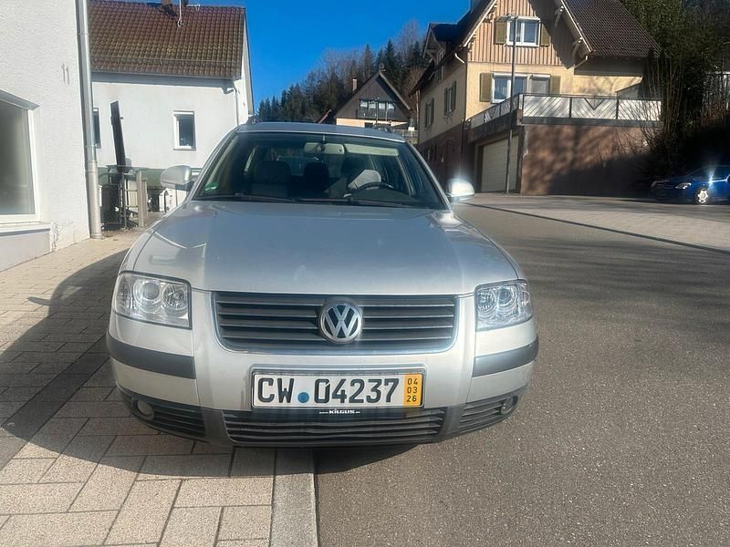 Gebraucht VW Passat 101 PS (74 kW) 2004 Silber Kombi
