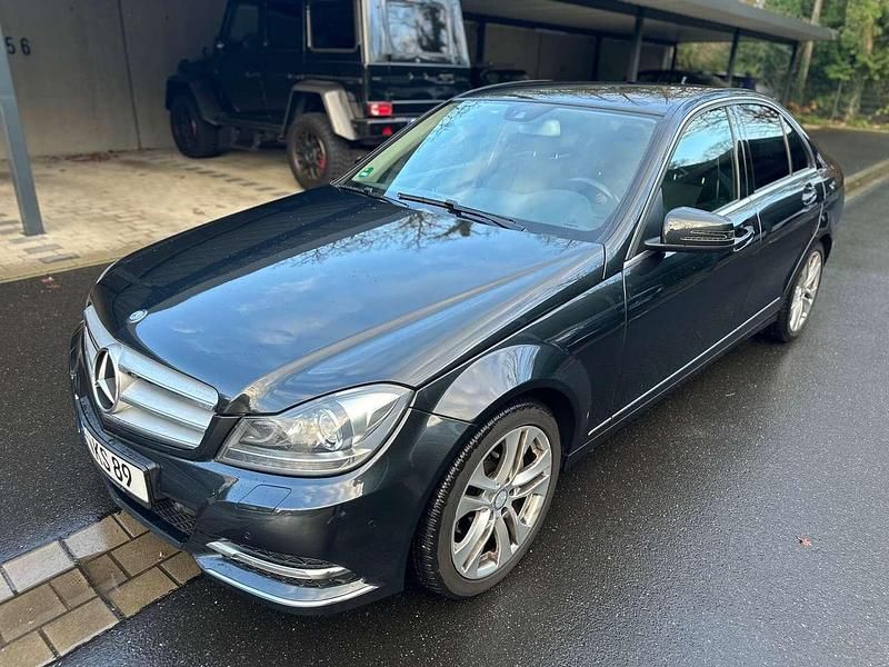 Grau Gebraucht 2013 Mercedes C220 Avantgarde Edition Limousine | 12.900 € (Fairer Preis) - Bild 1/4