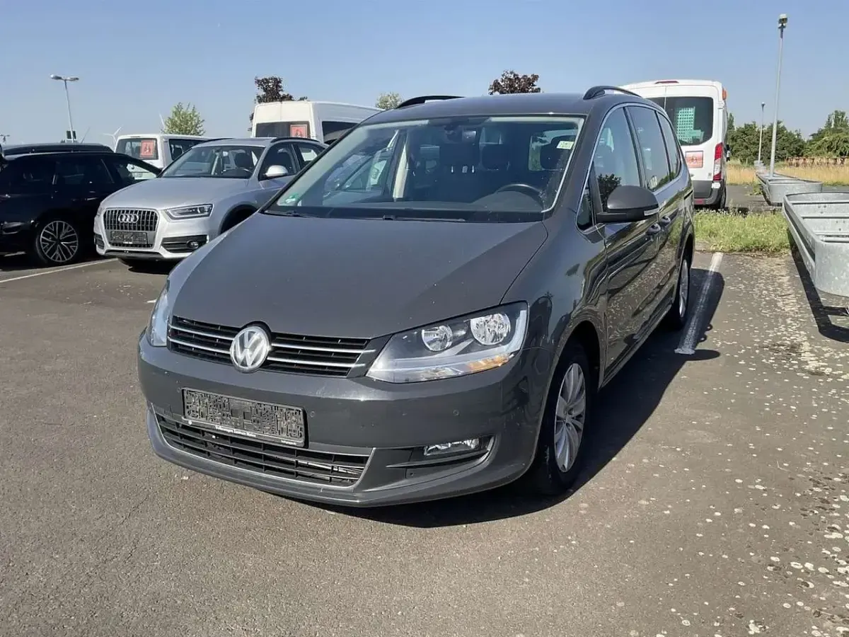 Gebraucht VW Sharan 150 PS (110 kW) 2018 Uranograu Van / Kleinbus