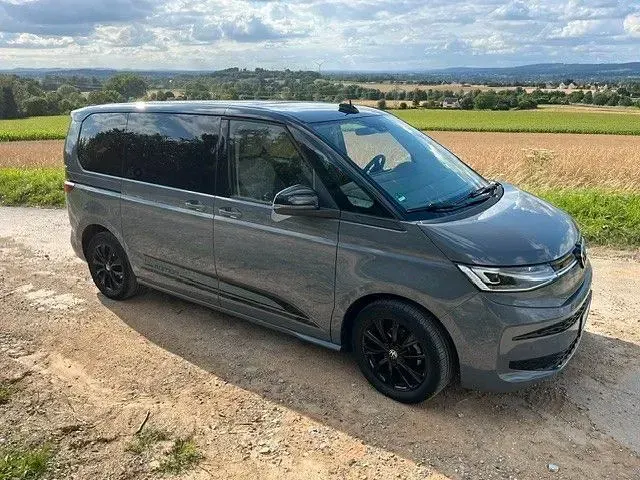 Gebraucht VW Multivan Edition 150 PS (110 kW) 2023 Grau Van / Kleinbus