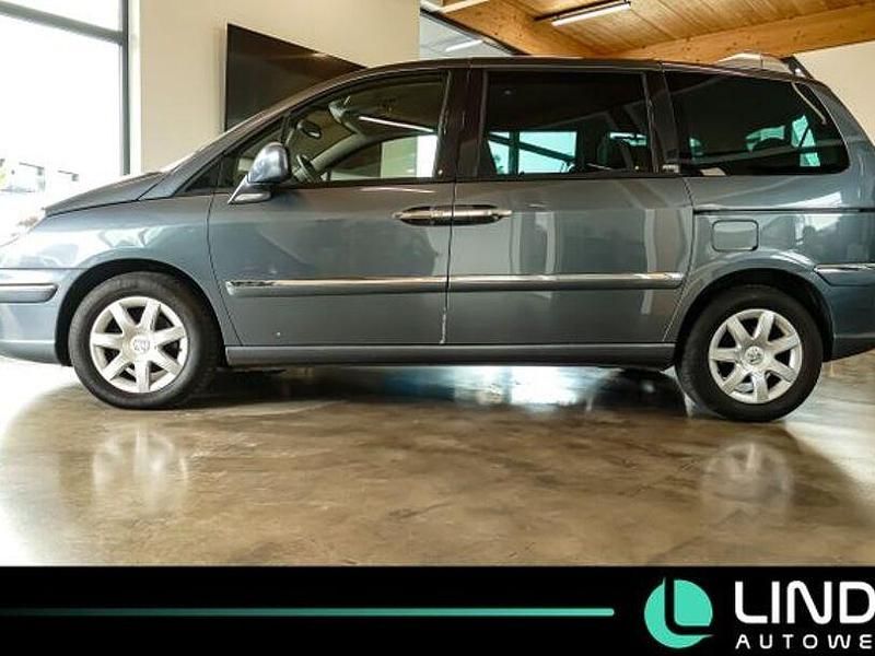 Gebraucht Peugeot 807 Allure 136 PS (100 kW) 2011 Lackierung eisengrau/metallic Van / Kleinbus