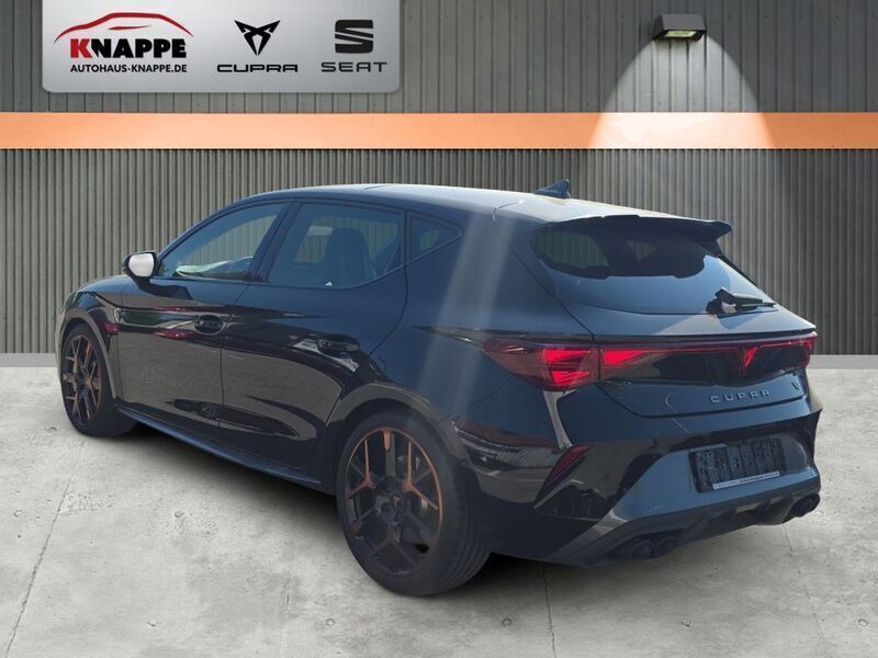 Gebraucht Cupra Leon VZ 300 PS (220 kW) 2025 Schwarz Limousine