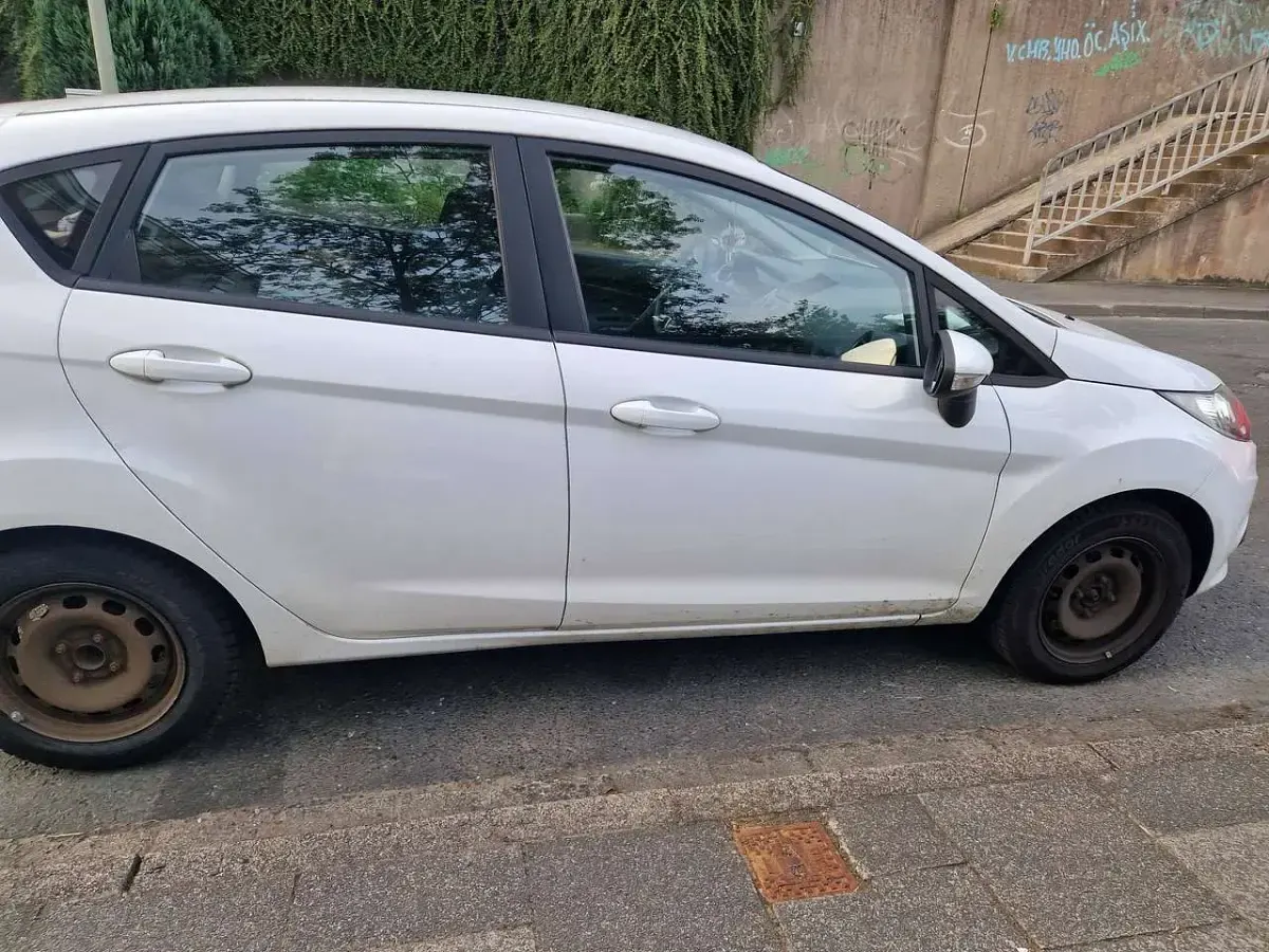 Gebraucht Ford Fiesta Titanium 82 PS (60 kW) 2009 Weiß Limousine