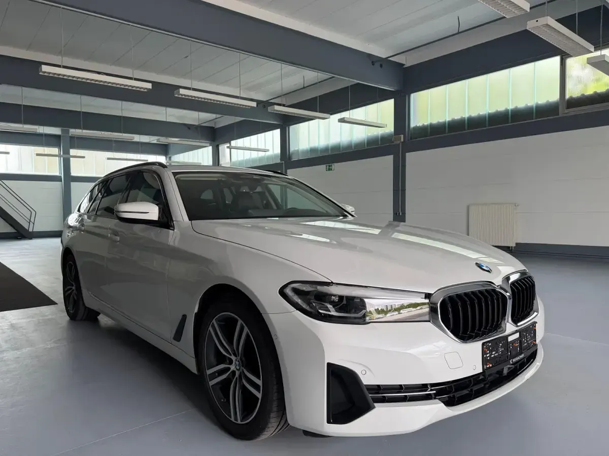 Używany BMW 520 Performance 190 KM (139 kW) 2022 Biały Kombi