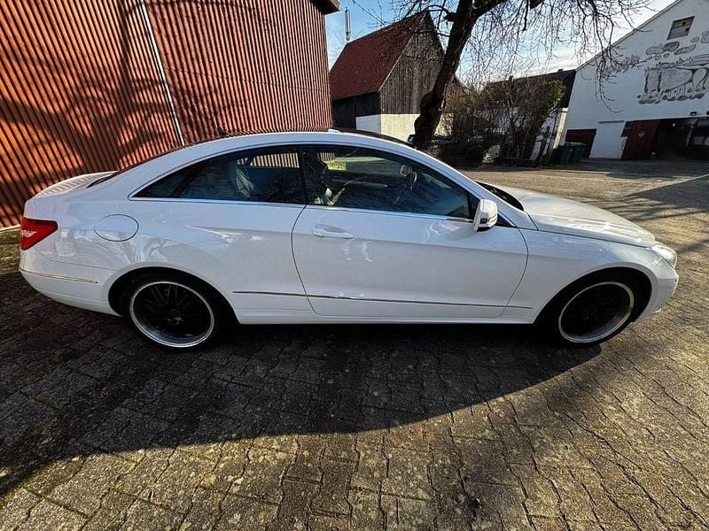 Gebraucht Mercedes E350 Avantgarde 306 PS (225 kW) 2012 Weiß Coupé