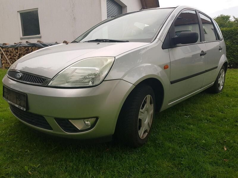Silber Gebraucht 2003 Ford Fiesta Ghia Kleinwagen | 1.890 € (Fairer Preis) - Bild 1/4