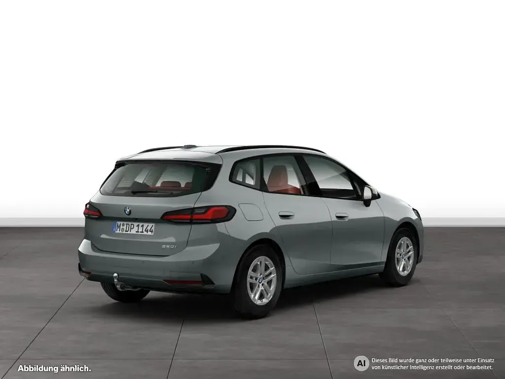 Gebraucht BMW 220 Active Tourer 156 PS (114 kW) 2025 Grau Van / Kleinbus