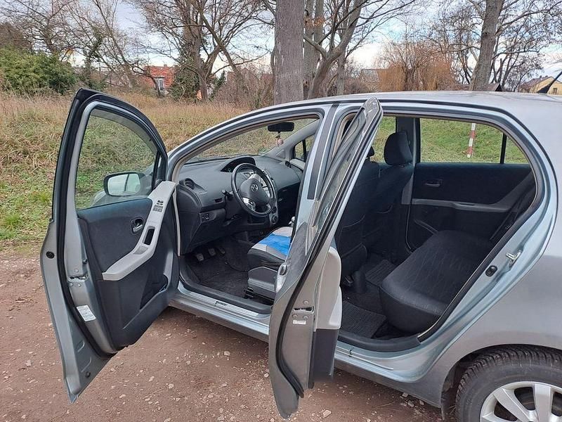 Gebraucht Toyota Yaris 87 PS (63 kW) 2008 Grau Kleinwagen