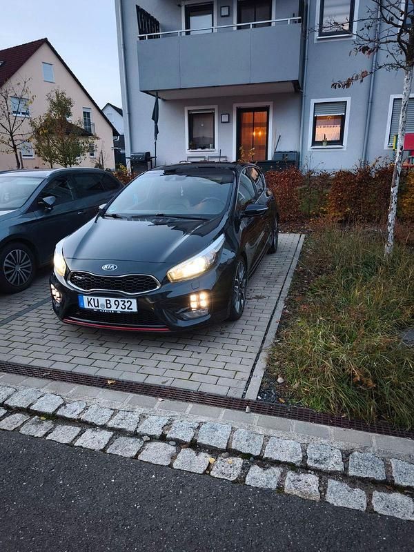 Gebraucht Kia Ceed GT-Track 204 PS (150 kW) 2014 Schwarz Kleinwagen