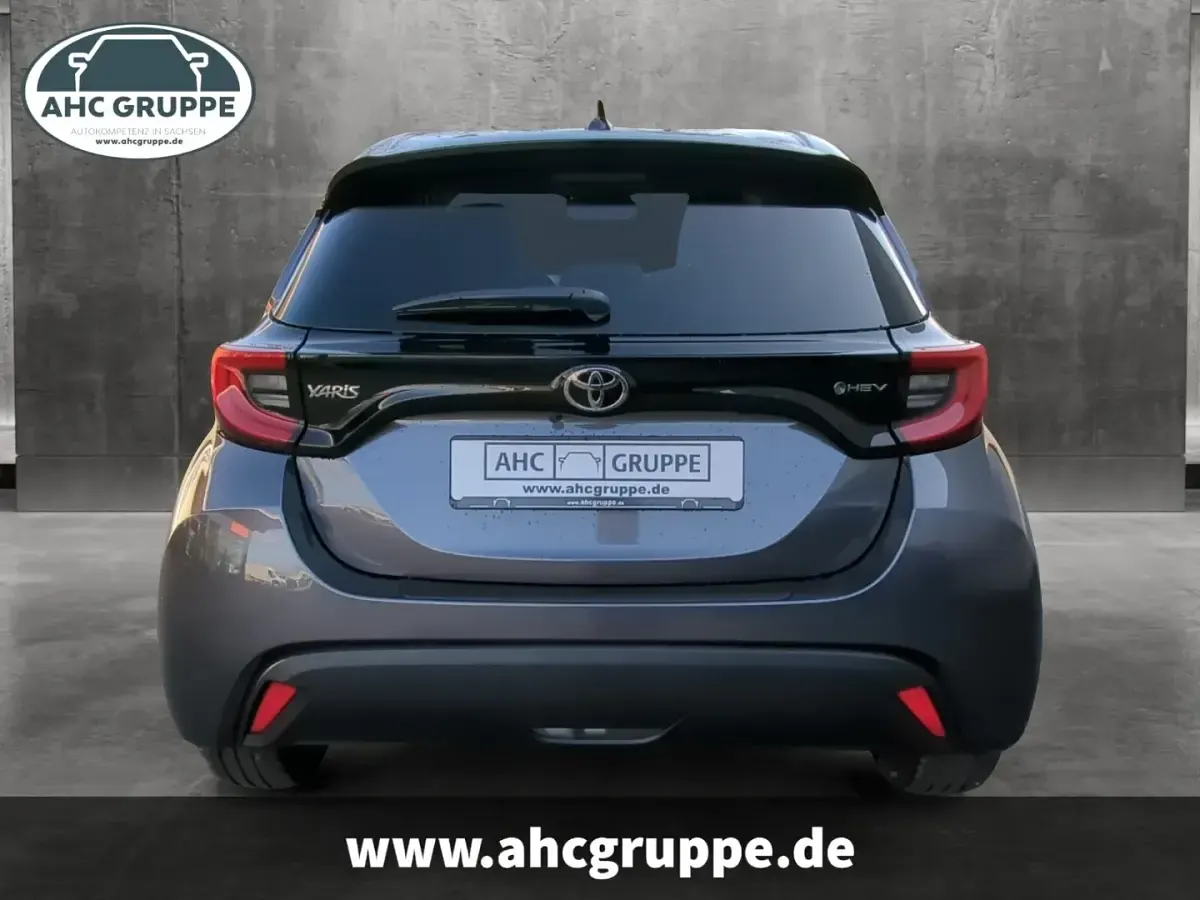 Gebraucht Toyota Yaris Connect Style 117 PS (86 kW) 2025 Grau Kleinwagen