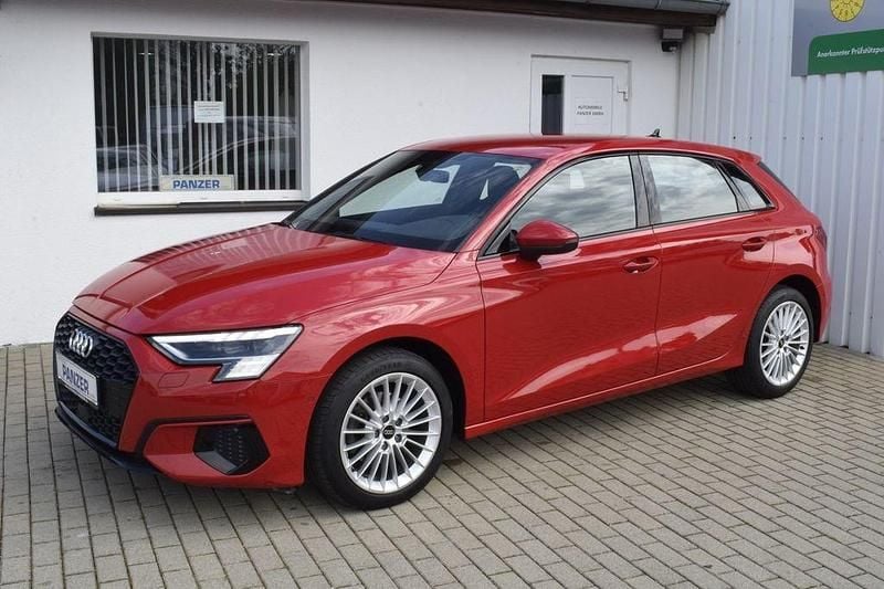 Rot Gebraucht 2022 Audi A3 Sportback S-Line Limousine | 23.990 € (Superpreis) - Bild 1/4