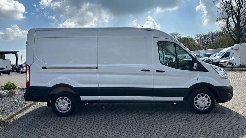 Gebraucht Ford Transit Trend 131 PS (96 kW) 2022 Weiß Van / Kleinbus