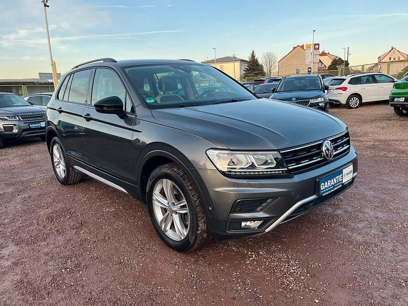 Grau Gebraucht 2020 VW Tiguan SUV | 26.000 € (Guter Preis) - Bild 1/4