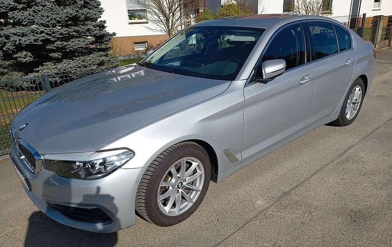 Second-hand BMW 520 184 CP (135 kW) 2018 Argintiu Berlinǎ