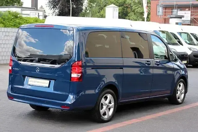 Gebraucht Mercedes V250 190 PS (139 kW) 2022 Blau Van / Kleinbus