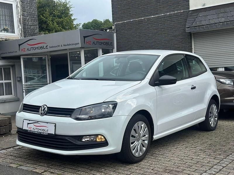Weiß Gebraucht 2016 VW Polo Trendline Limousine | 6.490 € (Guter Preis) - Bild 1/4
