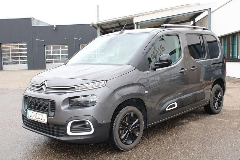 Grau Gebraucht 2022 Citroën Berlingo Feel Limousine | 23.980 € (Superpreis) - Bild 1/4