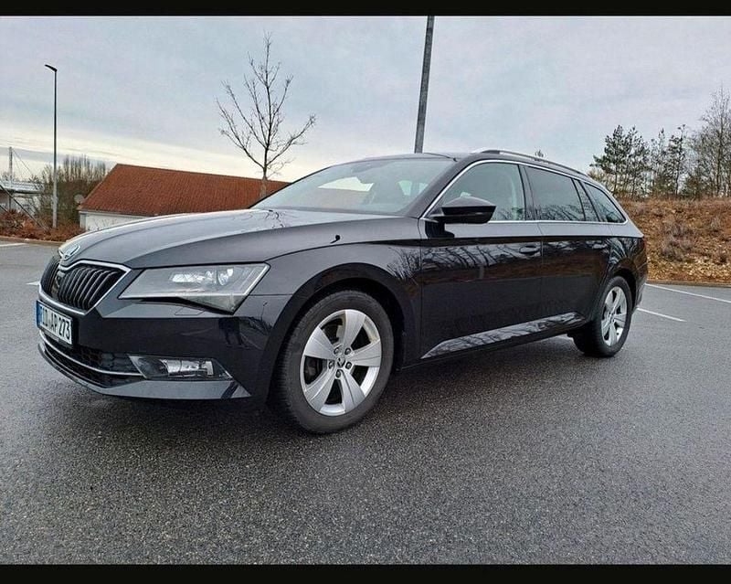 Schwarz Gebraucht 2019 Skoda Superb Style Kombi | 19.900 € (Superpreis) - Bild 1/4