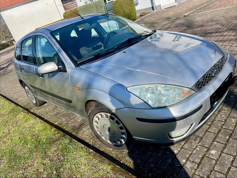 Gebraucht Ford Focus 100 PS (73 kW) 2003 Silber Limousine