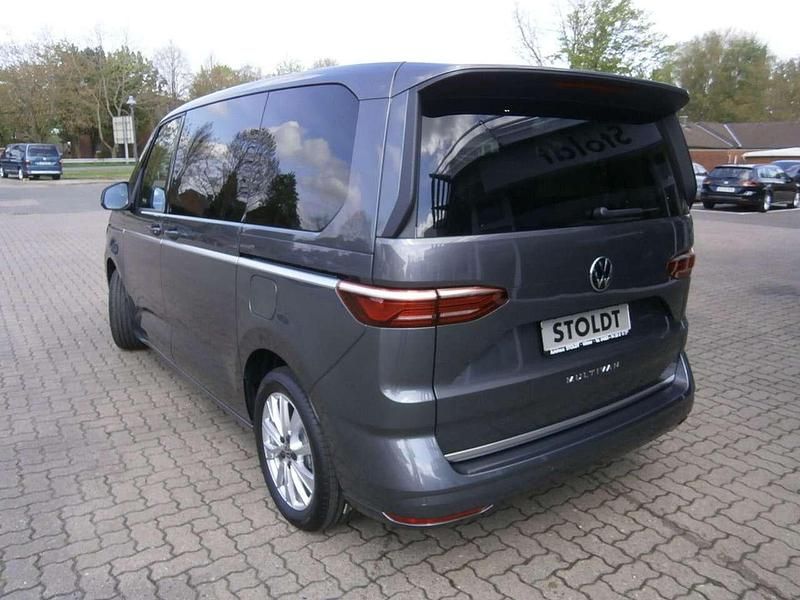 Second-hand VW Multivan Style 150 CP (110 kW) 2024 Gri Monovolum