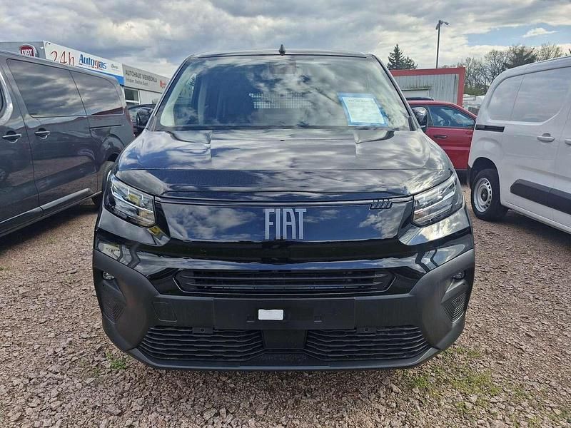 Neu Fiat Doblò 131 PS (96 kW) 2026 Cinemaschwarz Van / Kleinbus