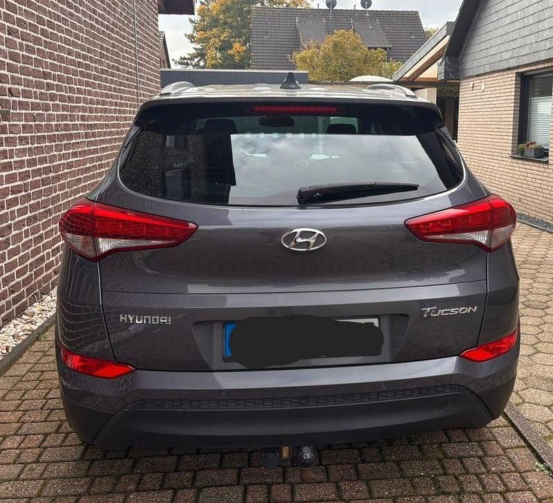 Gebraucht Hyundai Tucson 132 PS (97 kW) 2017 Grau SUV