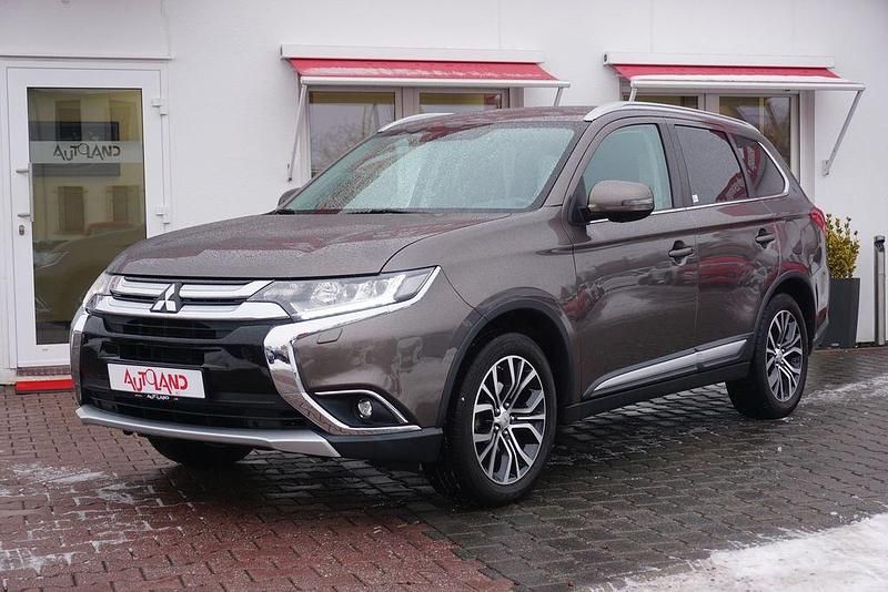 Gebraucht Mitsubishi Outlander 150 PS (110 kW) 2018 Granitbraun metallic (metallic) SUV