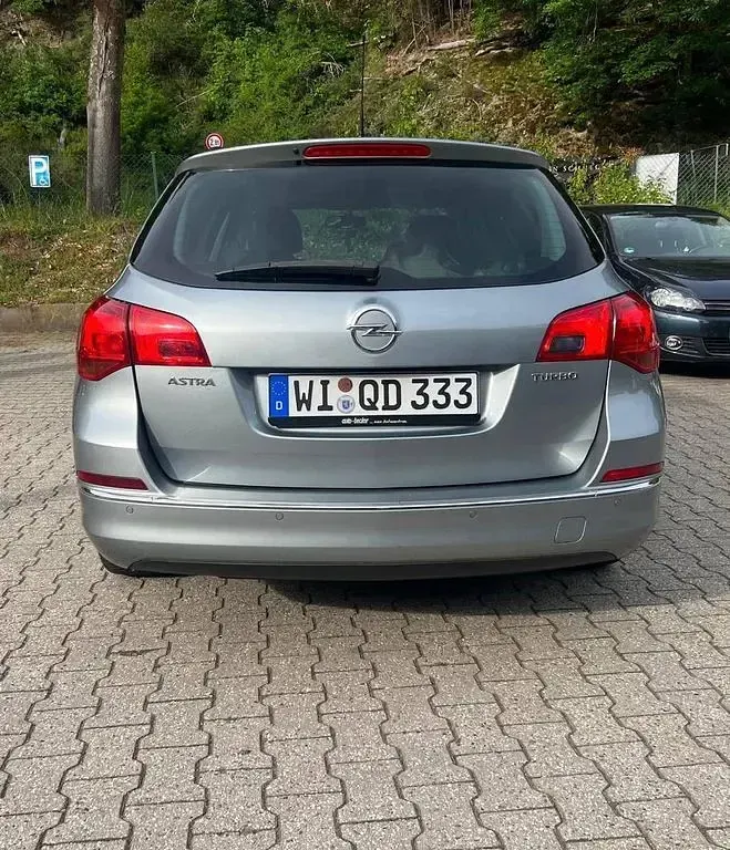 Gebraucht Opel Astra 140 PS (102 kW) 2012 Silber Kombi