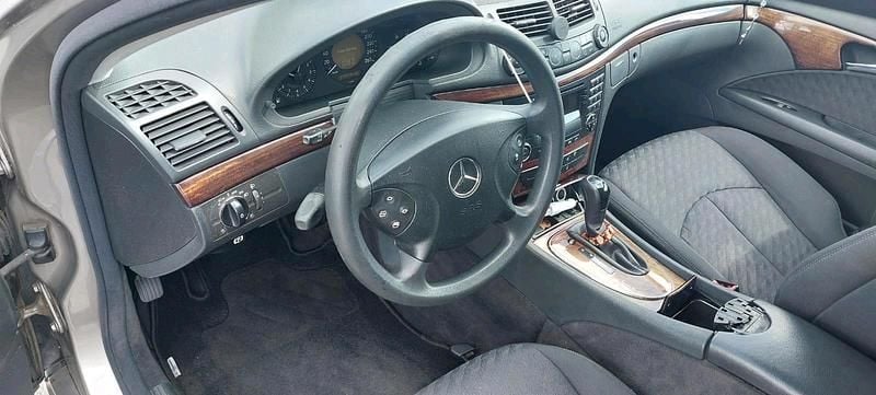 Gebraucht Mercedes E220 150 PS (110 kW) 2005 Gold Kombi