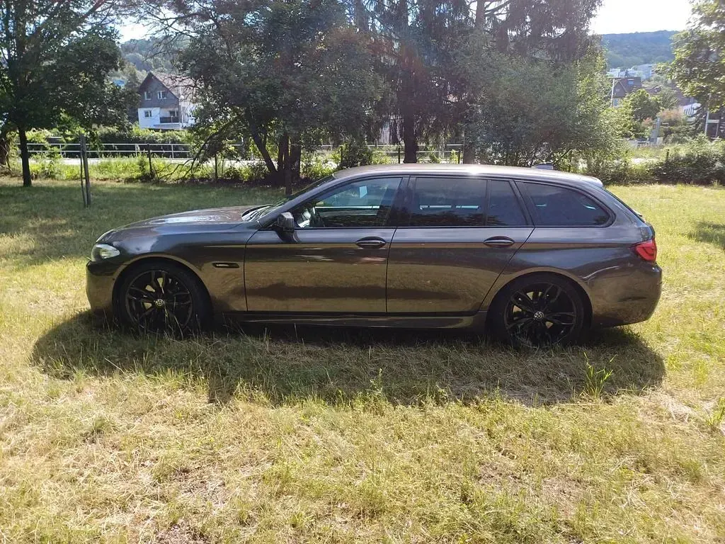 Gebraucht BMW M550 Performance 381 PS (280 kW) 2013 Braun Limousine