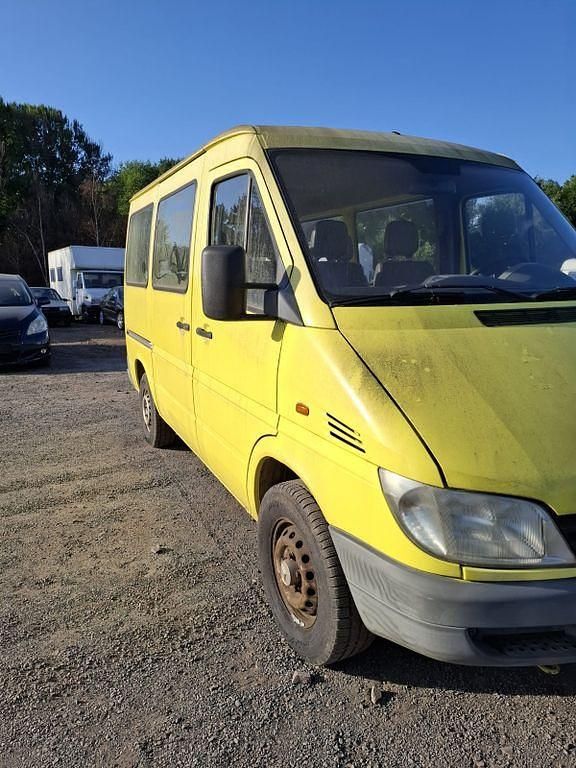 Gelb Gebraucht 2002 Mercedes Sprinter Van | 3.990 € (Teuer) - Bild 1/4