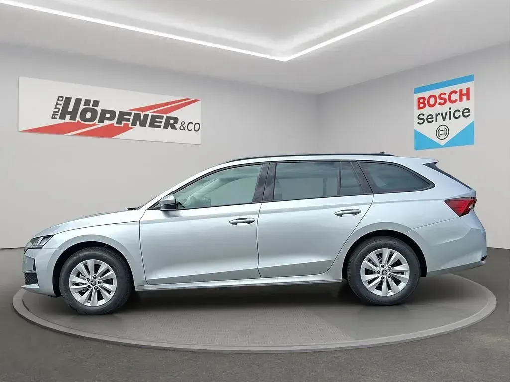 Neu Skoda Octavia Selection 150 PS (110 kW) 2026 Silber Kombi