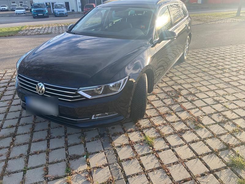 Schwarz Gebraucht 2016 VW Passat Kombi | 9.990 € (Guter Preis) - Bild 1/4